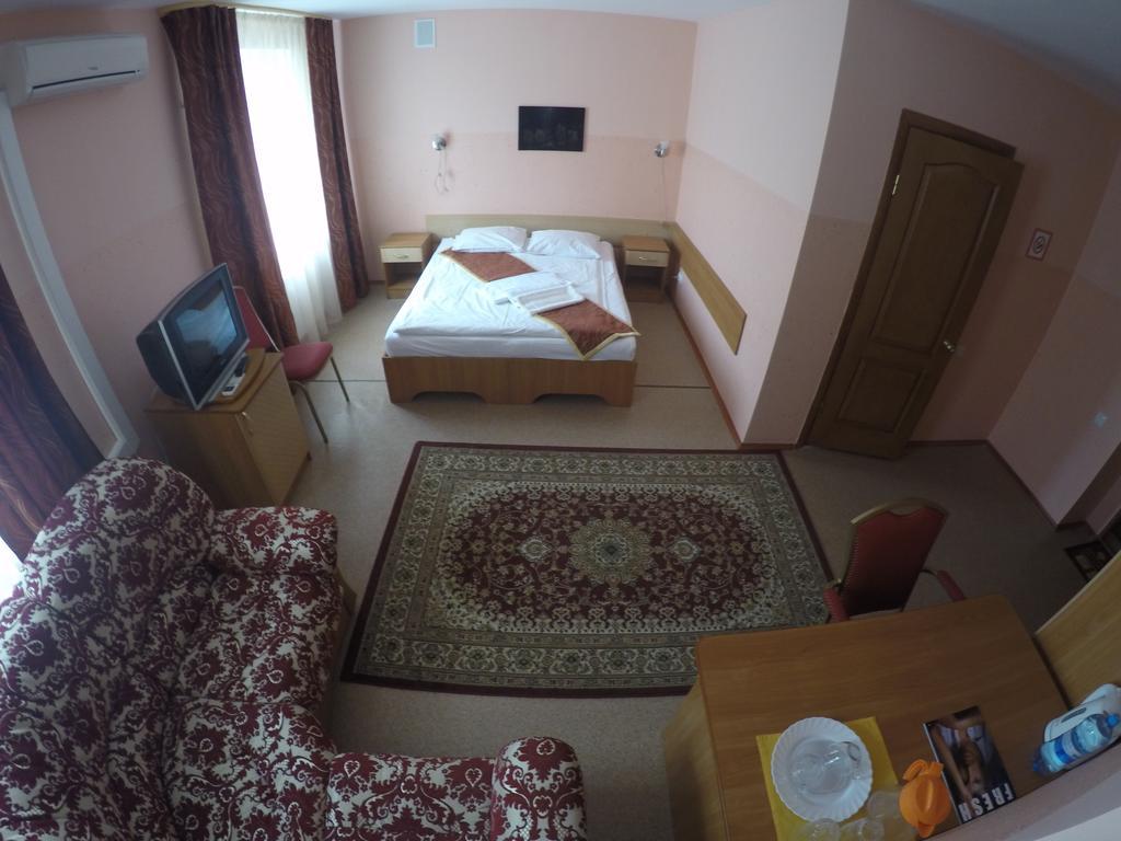 Kurmet Hotel Uralsk Room photo