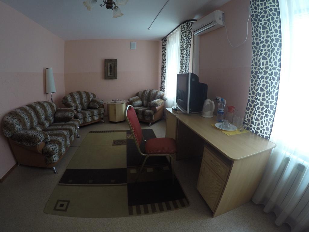 Kurmet Hotel Uralsk Room photo
