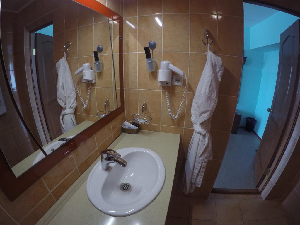 Kurmet Hotel Uralsk Room photo