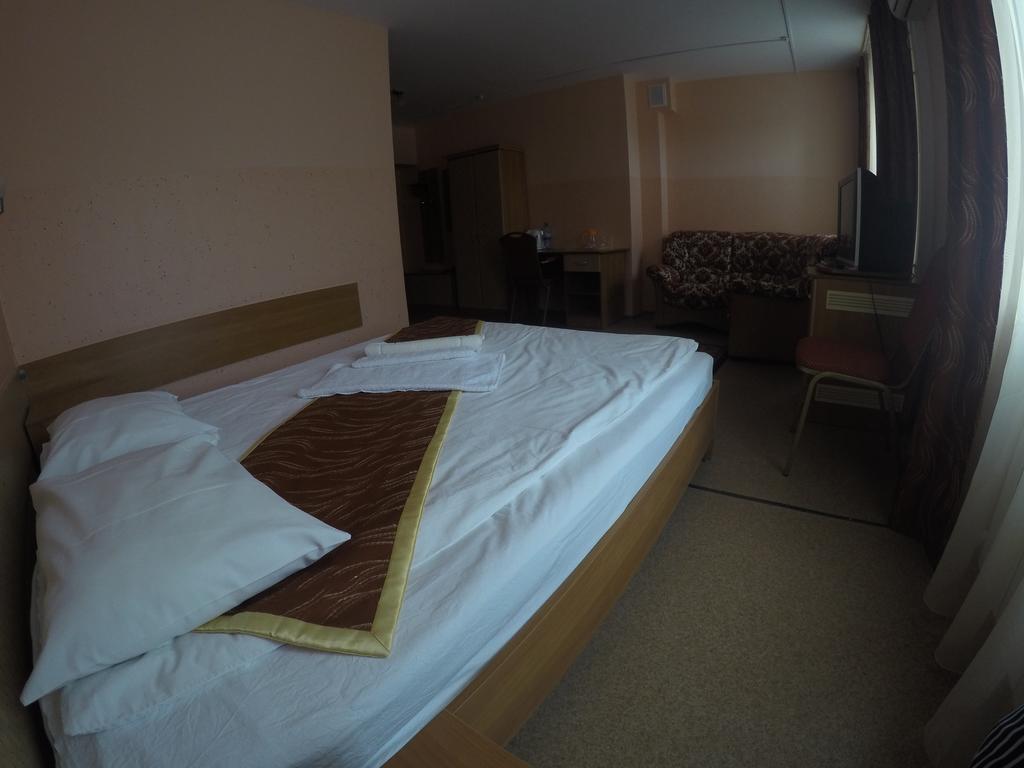 Kurmet Hotel Uralsk Room photo
