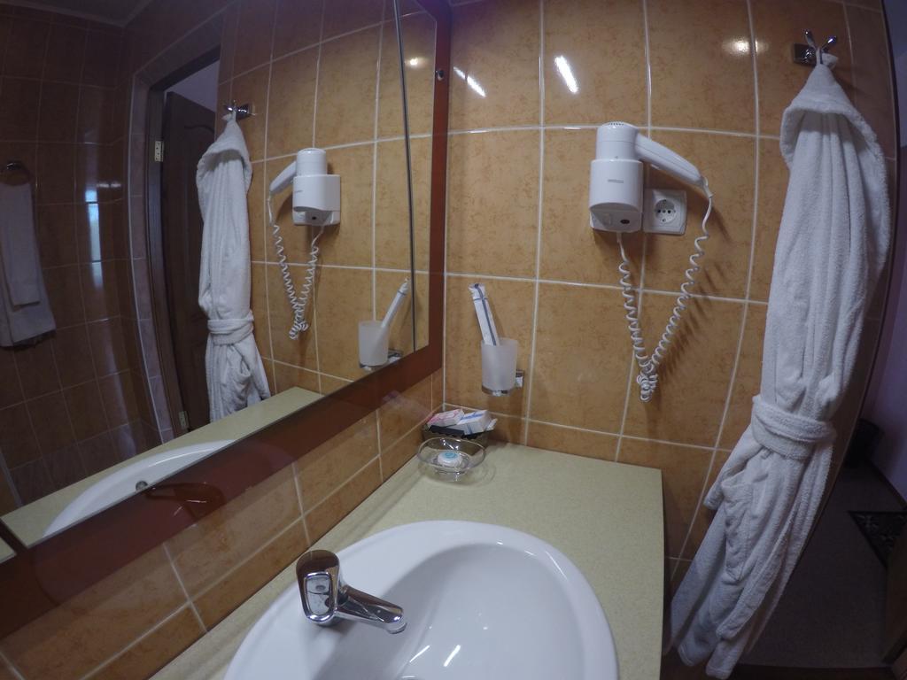Kurmet Hotel Uralsk Room photo