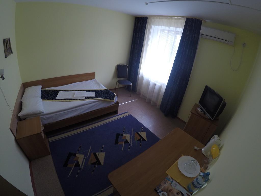 Kurmet Hotel Uralsk Room photo