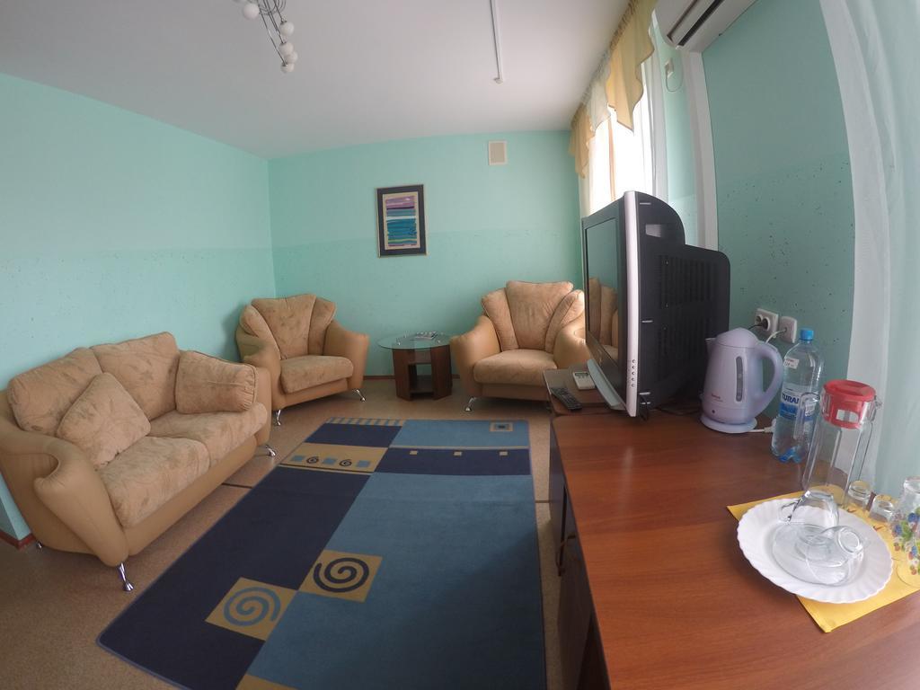 Kurmet Hotel Uralsk Room photo