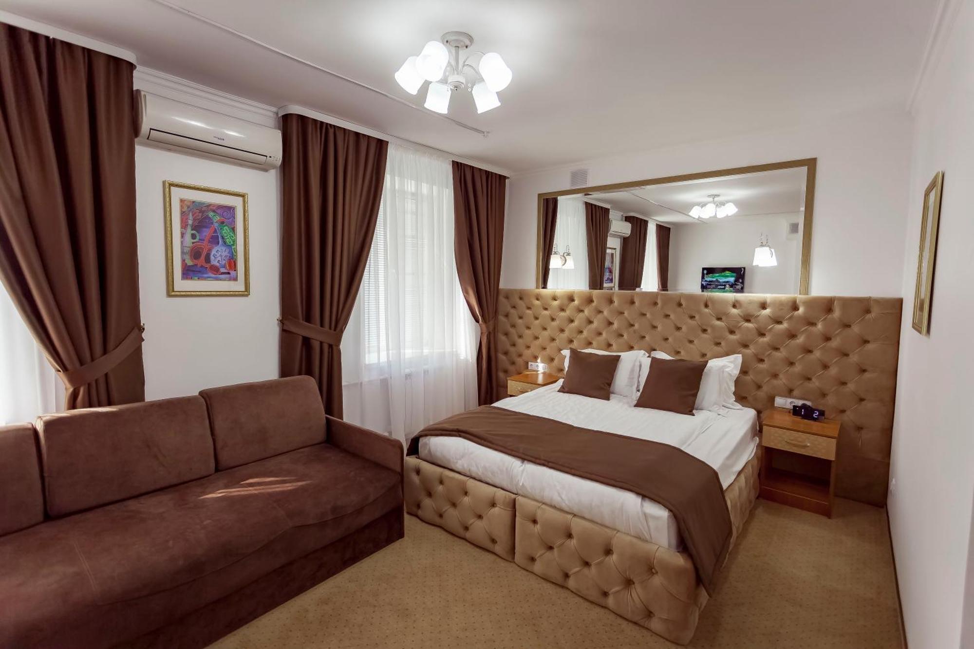 Kurmet Hotel Uralsk Exterior photo