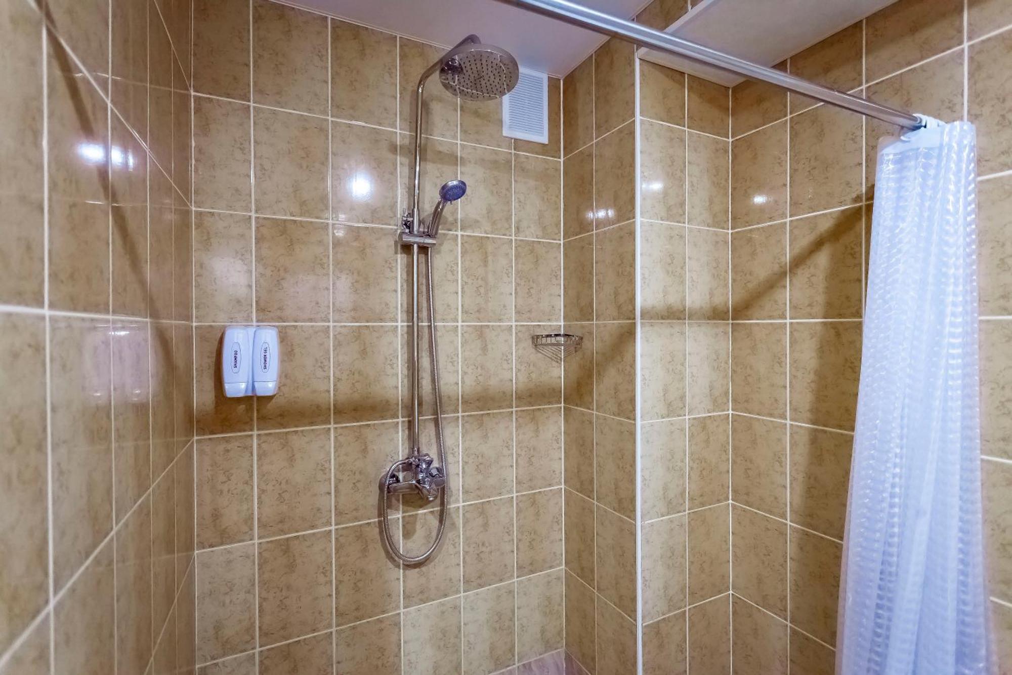 Kurmet Hotel Uralsk Exterior photo