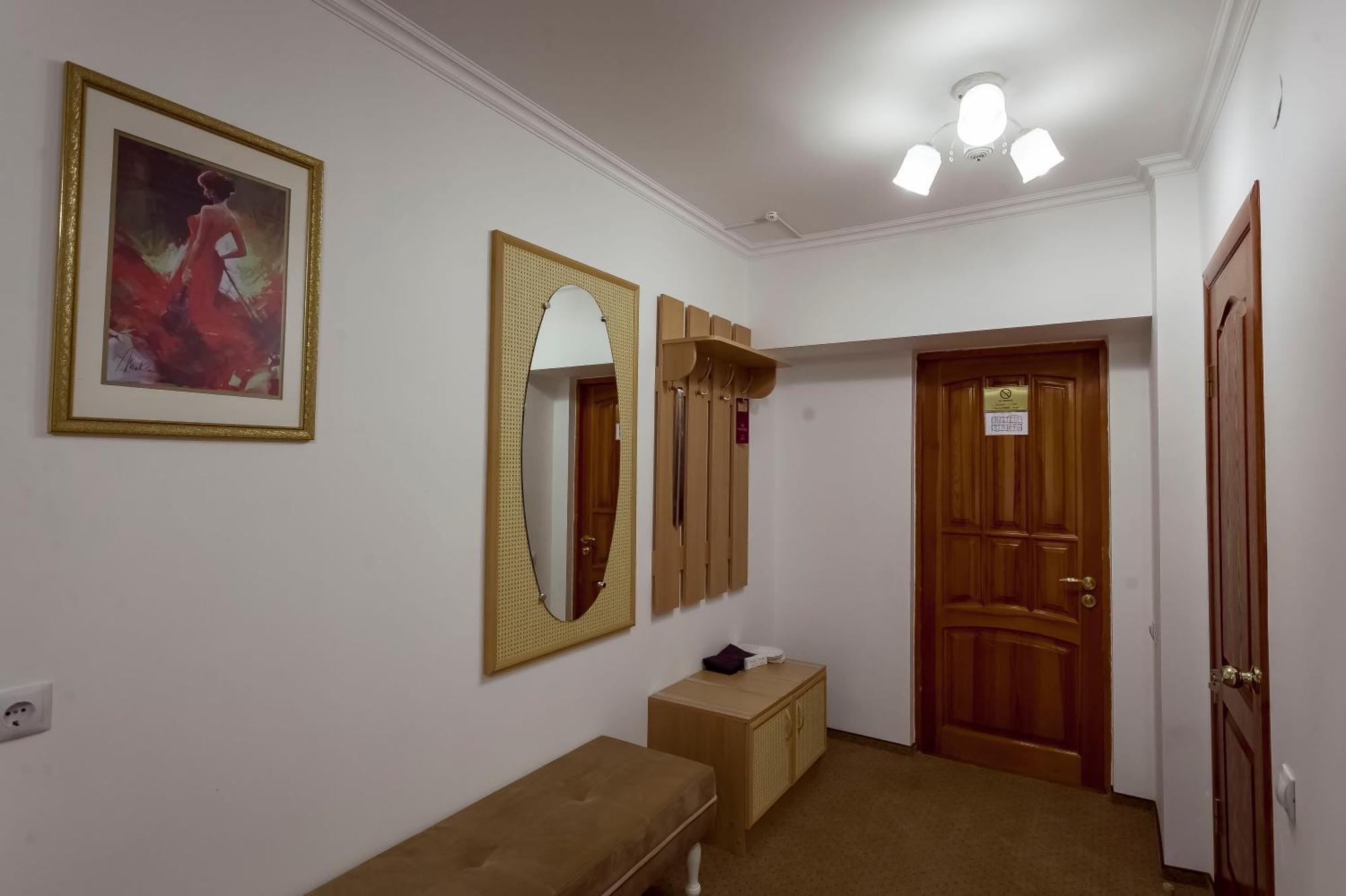 Kurmet Hotel Uralsk Exterior photo