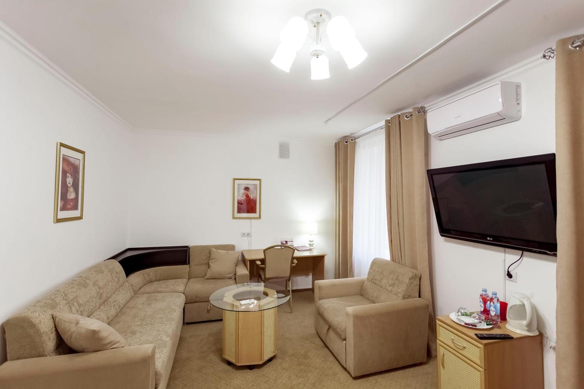Kurmet Hotel Uralsk Exterior photo