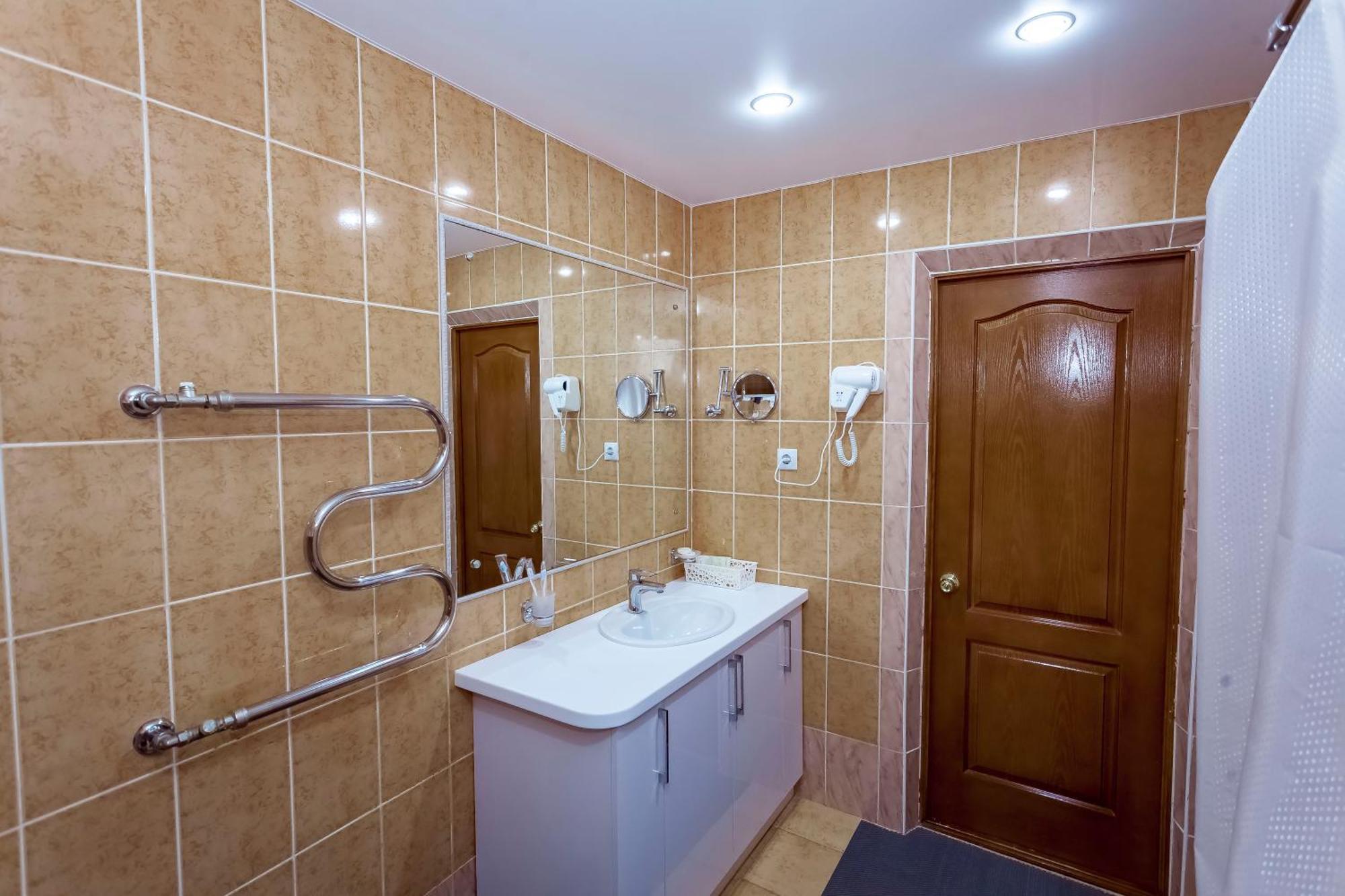Kurmet Hotel Uralsk Exterior photo