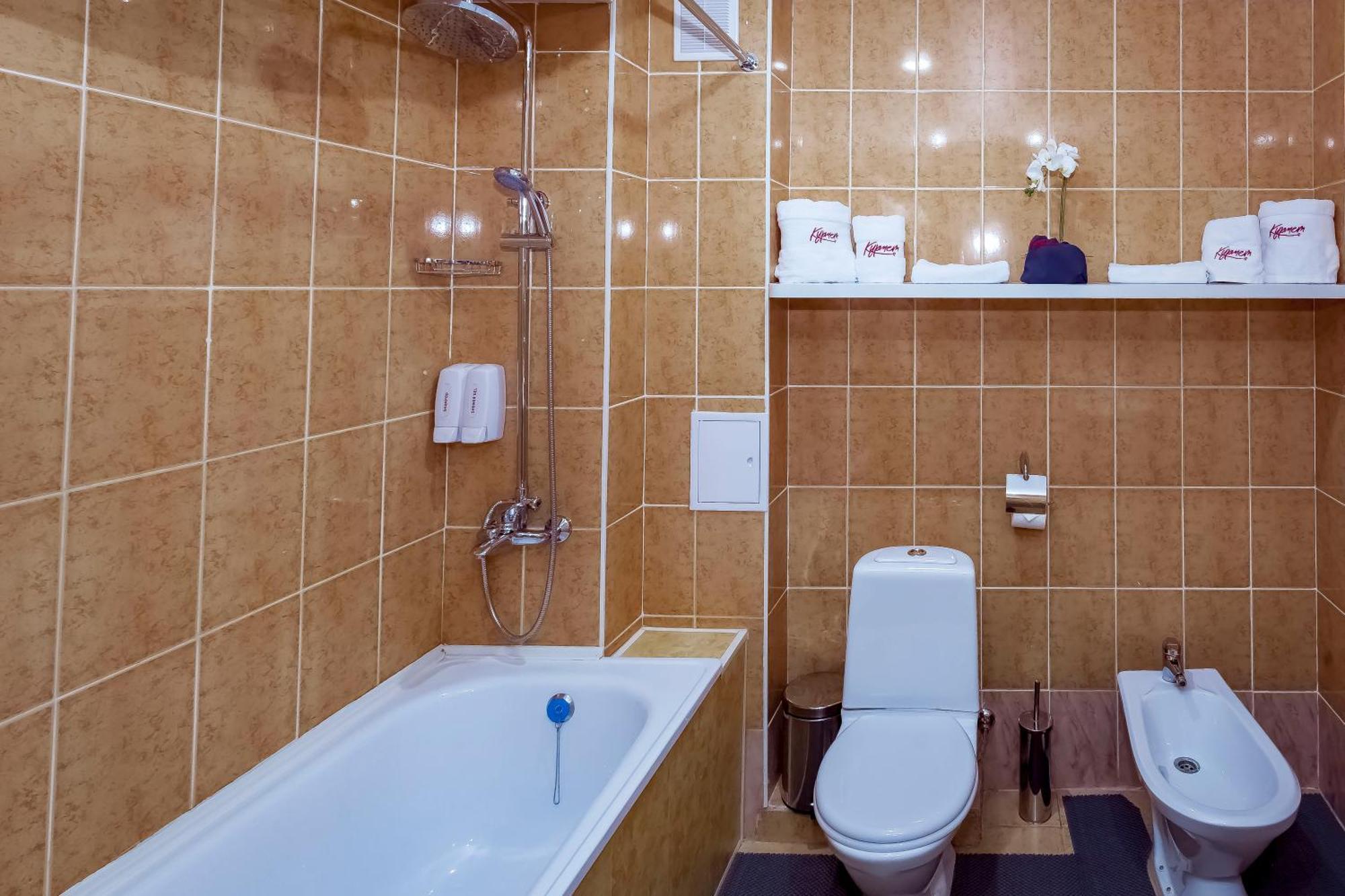 Kurmet Hotel Uralsk Exterior photo