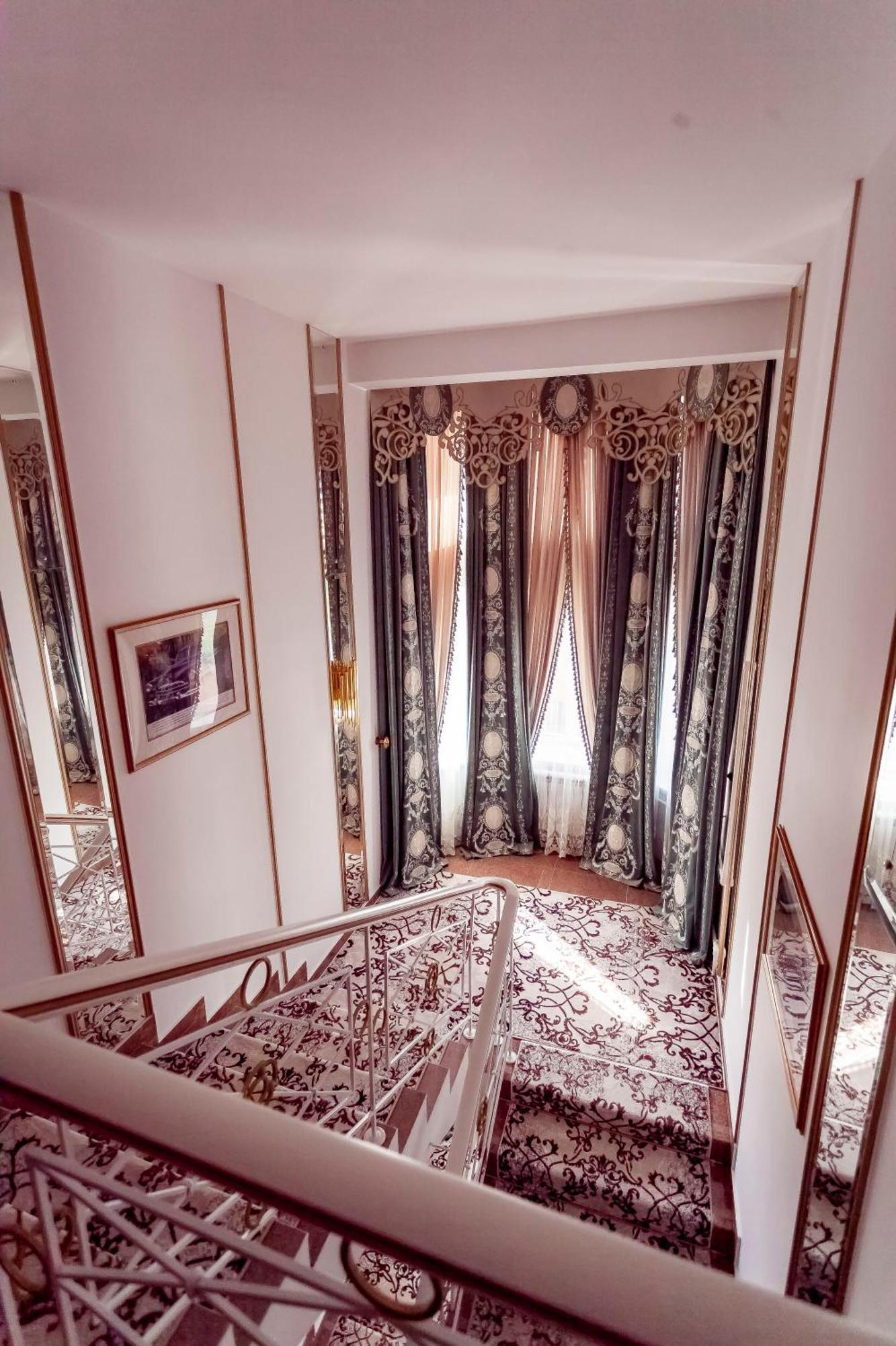 Kurmet Hotel Uralsk Exterior photo