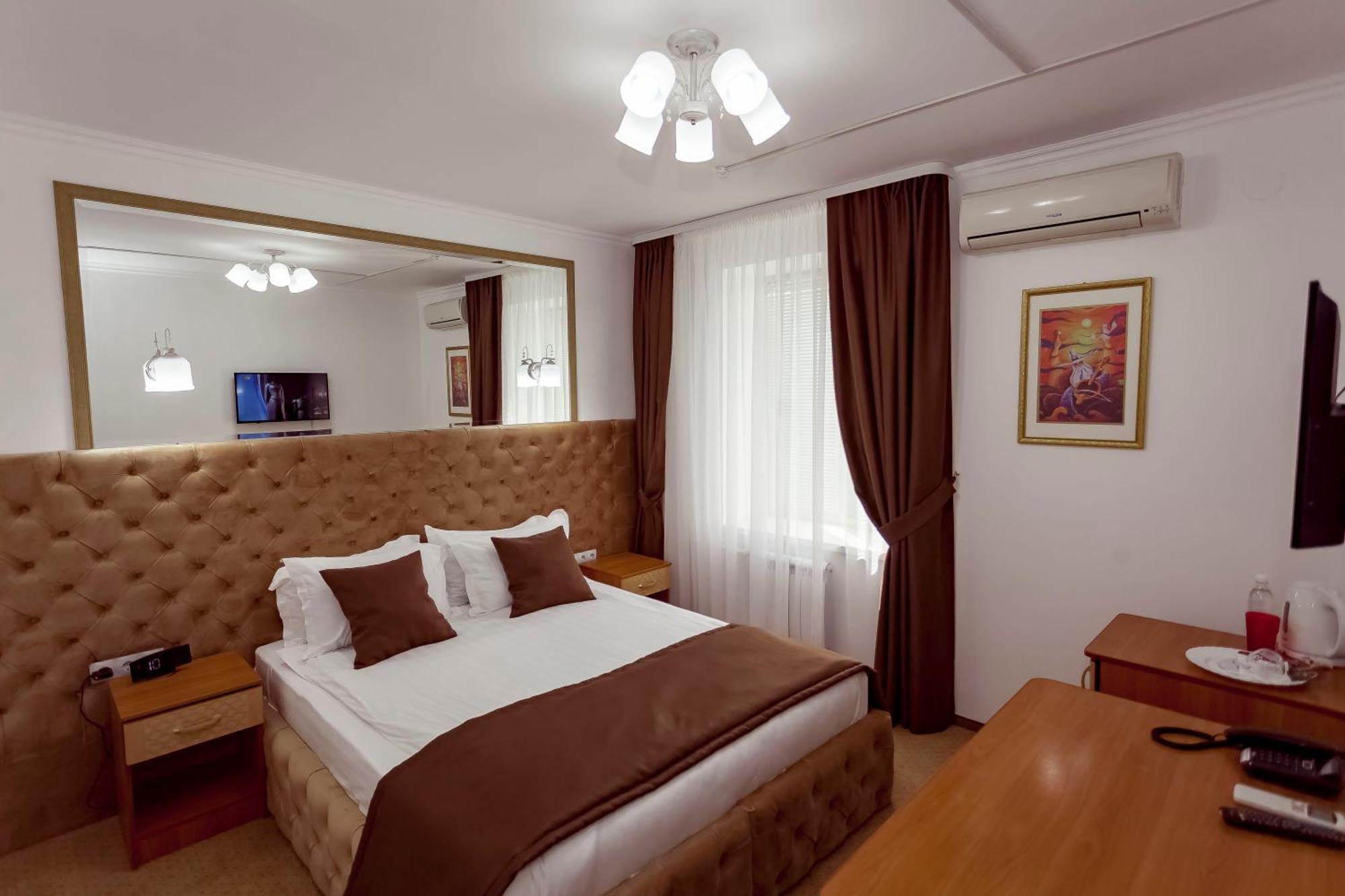 Kurmet Hotel Uralsk Exterior photo