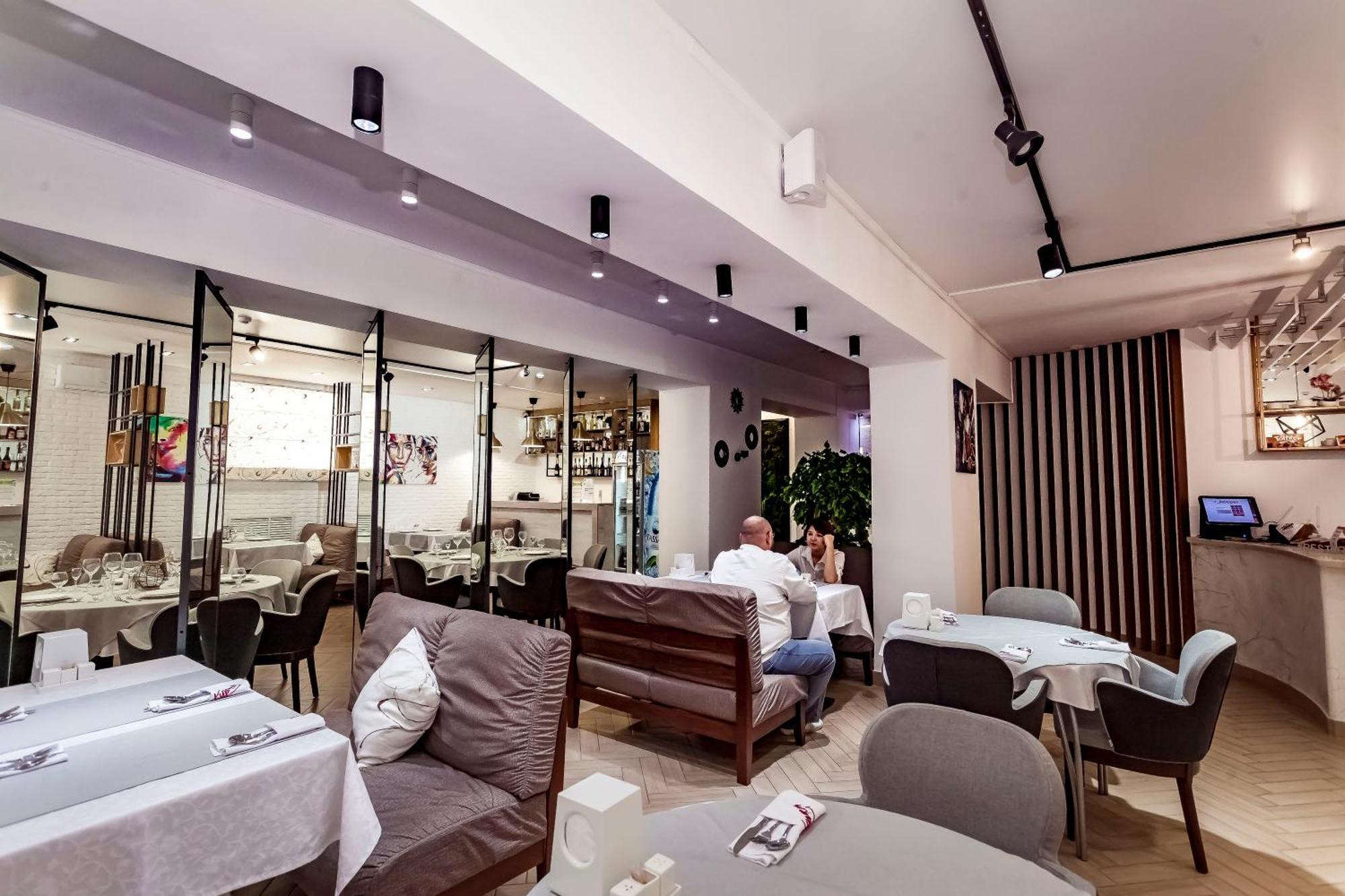 Kurmet Hotel Uralsk Exterior photo