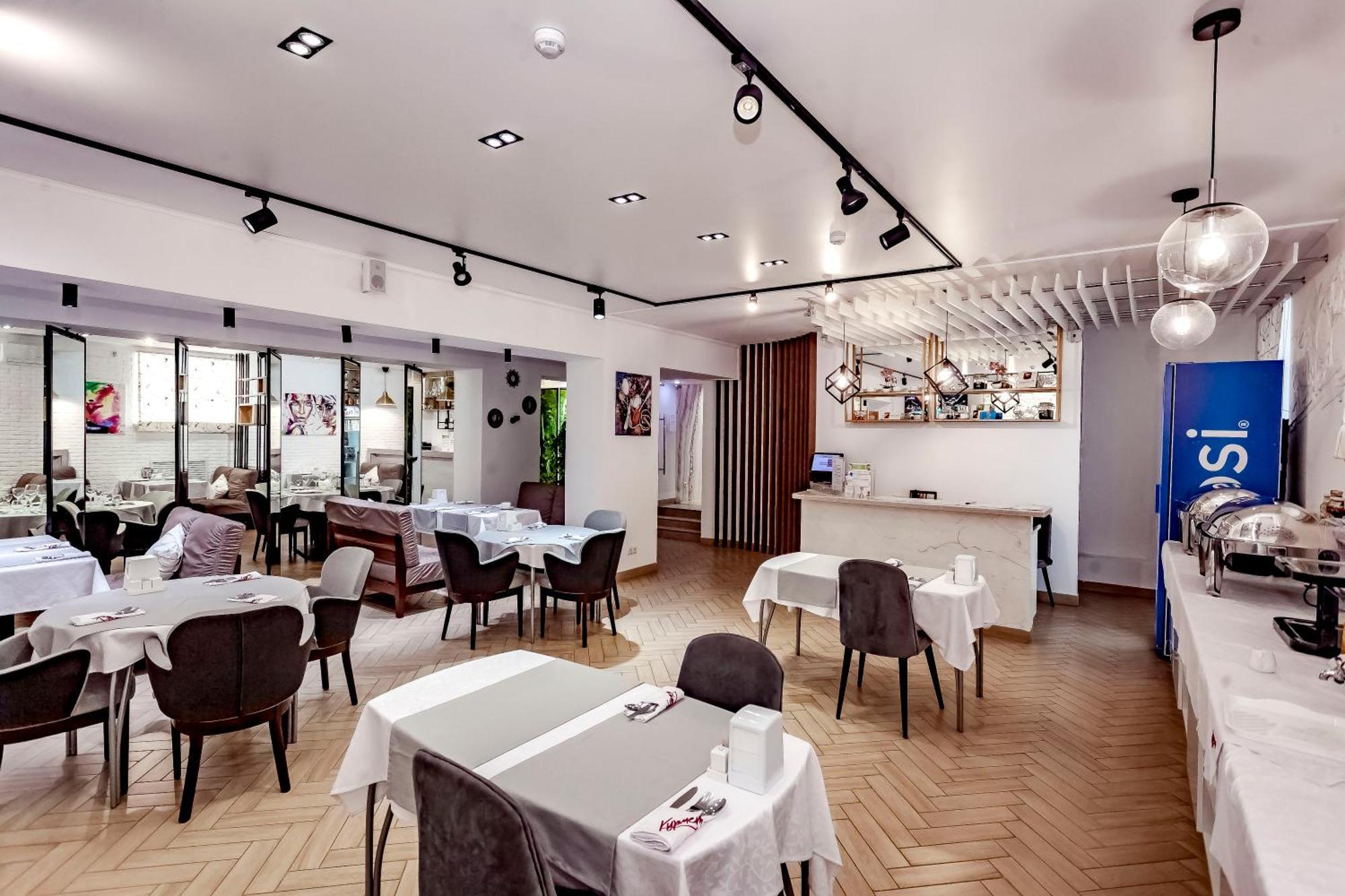 Kurmet Hotel Uralsk Exterior photo