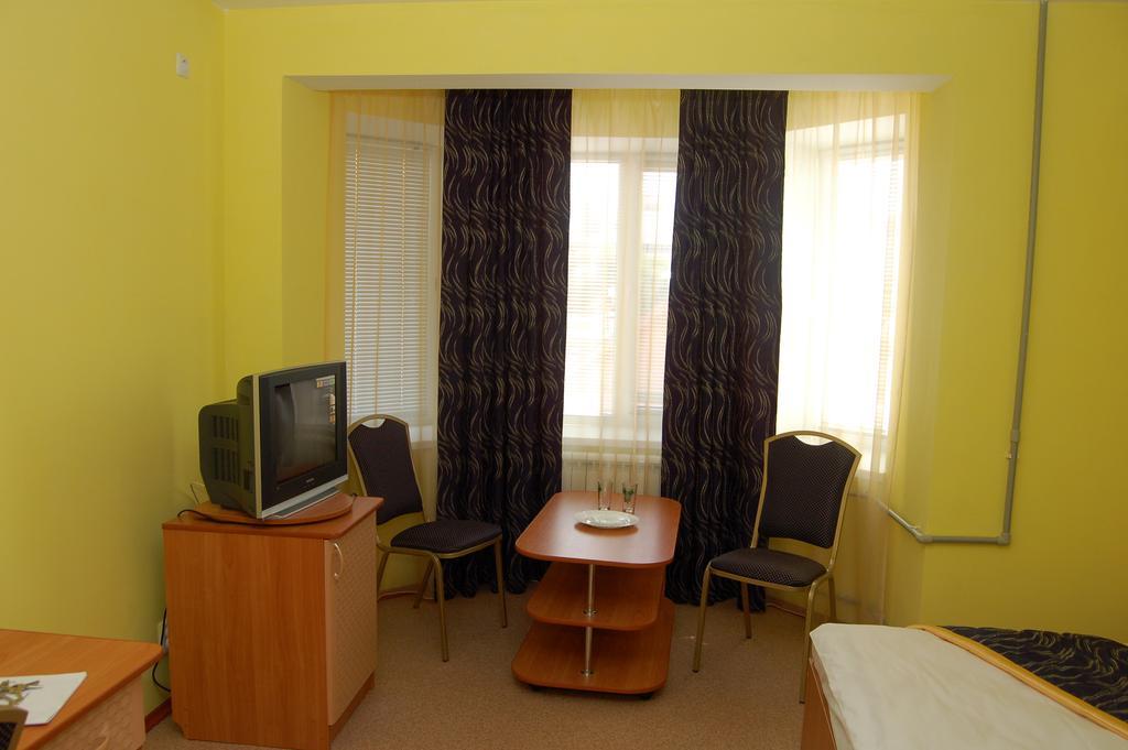 Kurmet Hotel Uralsk Exterior photo