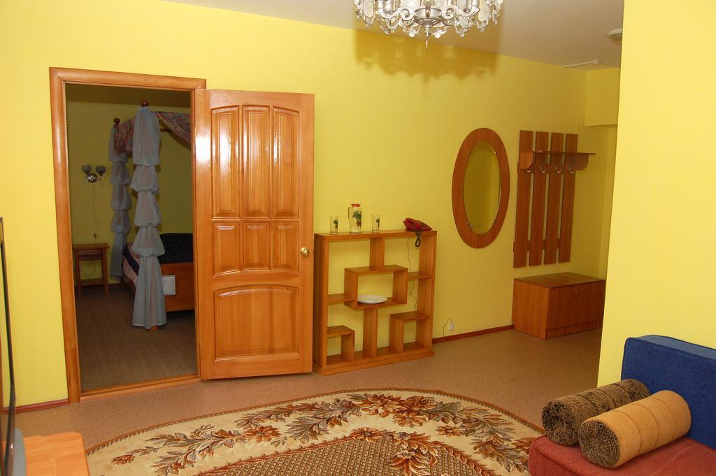 Kurmet Hotel Uralsk Exterior photo