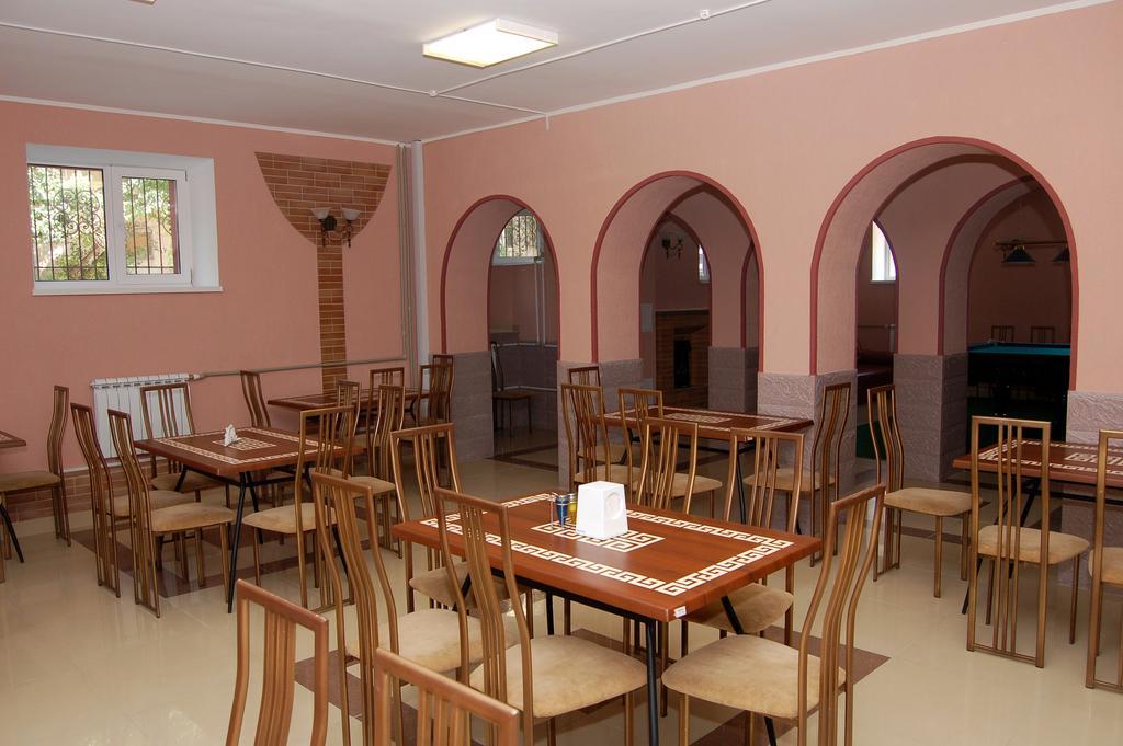 Kurmet Hotel Uralsk Exterior photo