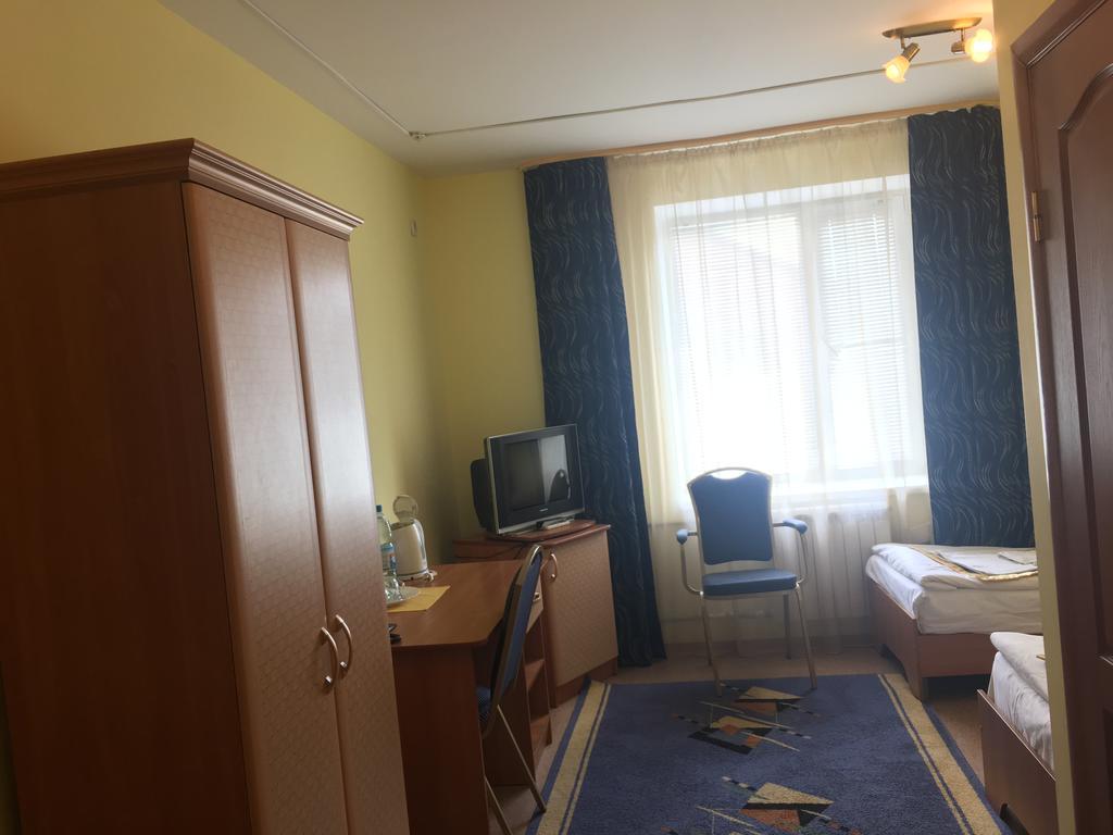 Kurmet Hotel Uralsk Exterior photo